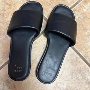 Black flat sandals size 6. Brand is A New Day. Color is black